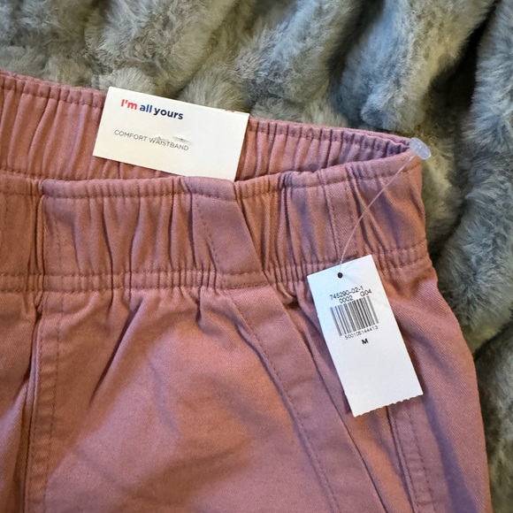 Old Navy cargo style pants. Size M. Never worn. - Picture 2 of 4